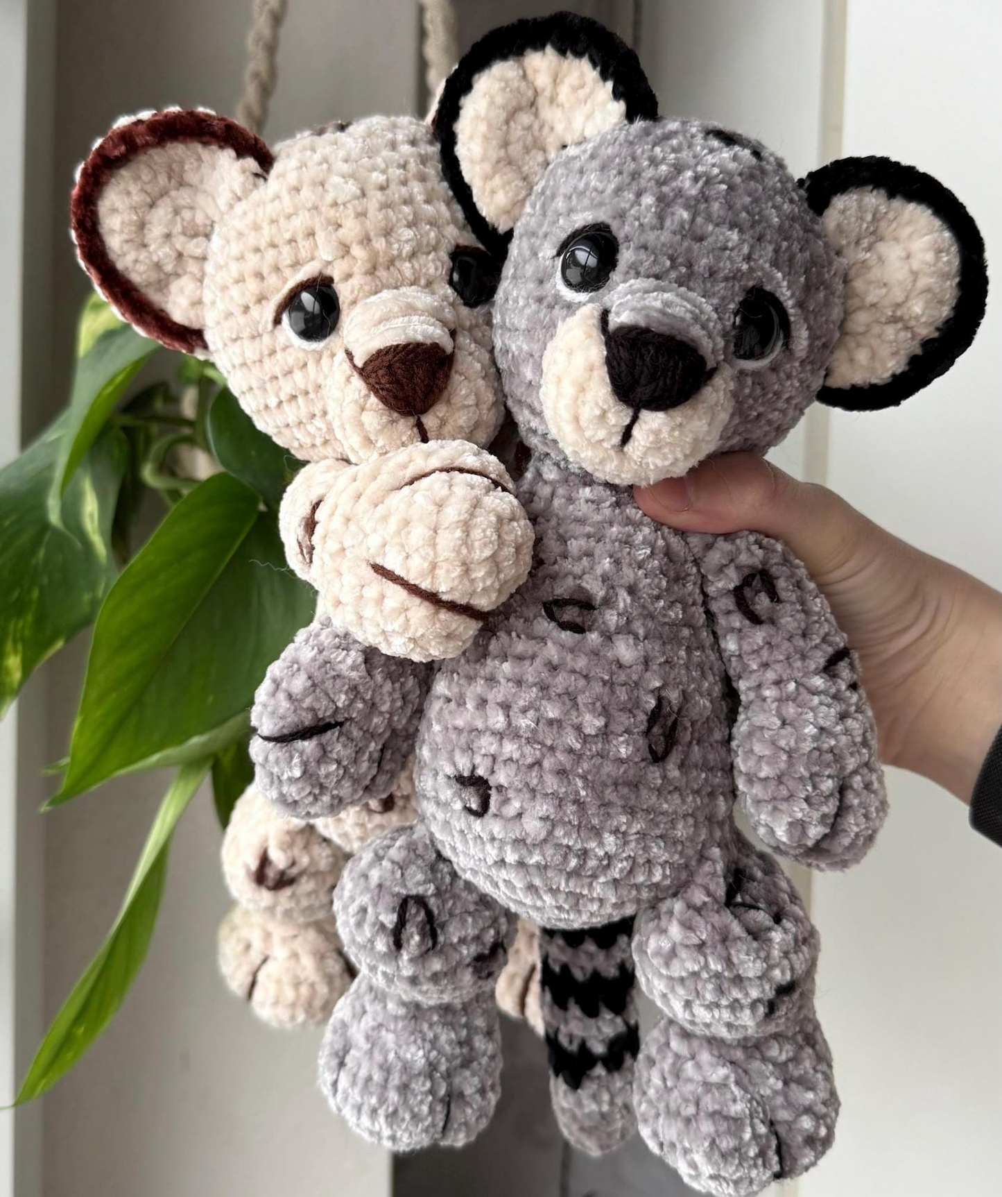Cleo the cheetah & Suki the snow leopard Crochet Pattern