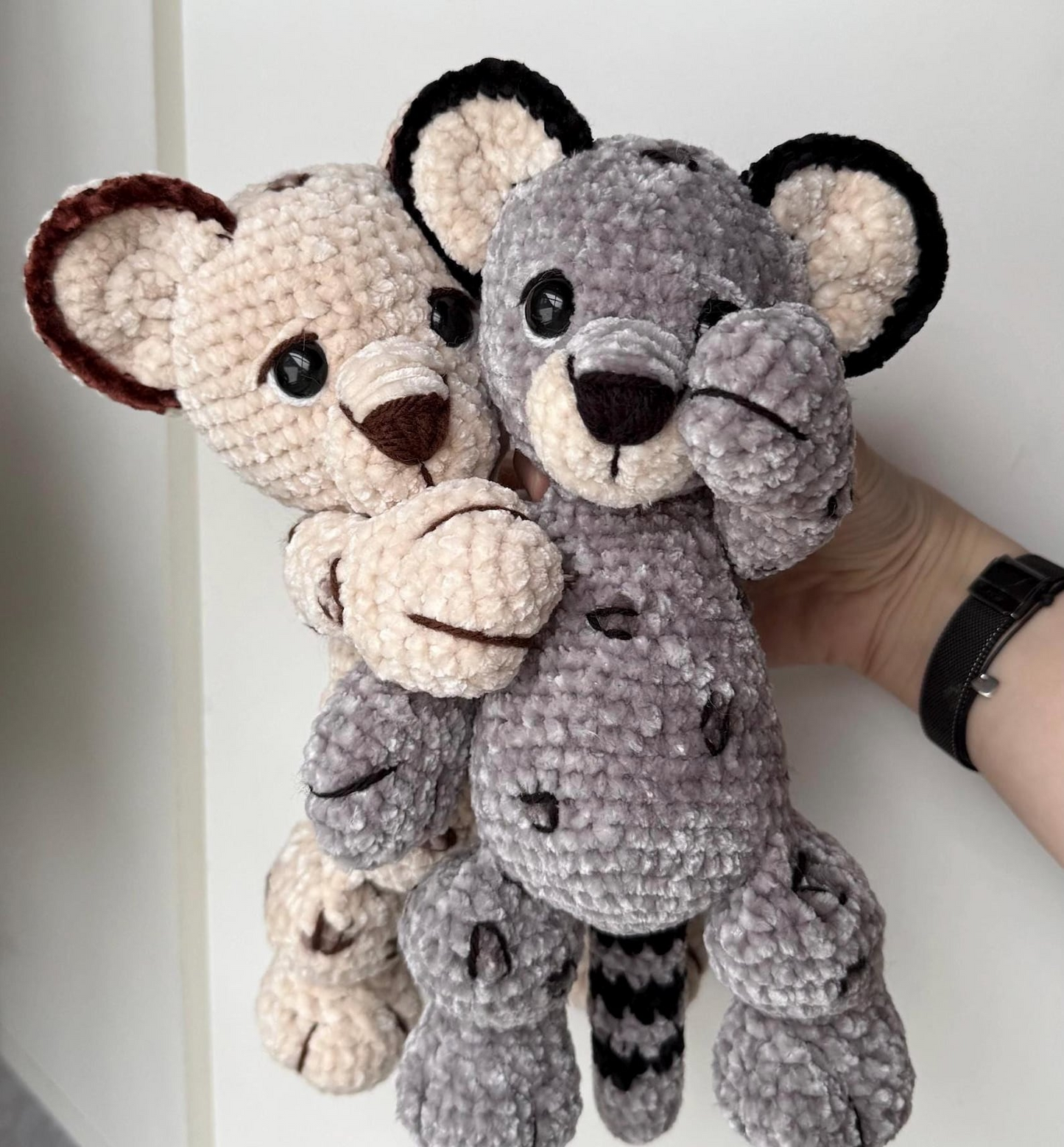 Cleo the cheetah & Suki the snow leopard Crochet Pattern