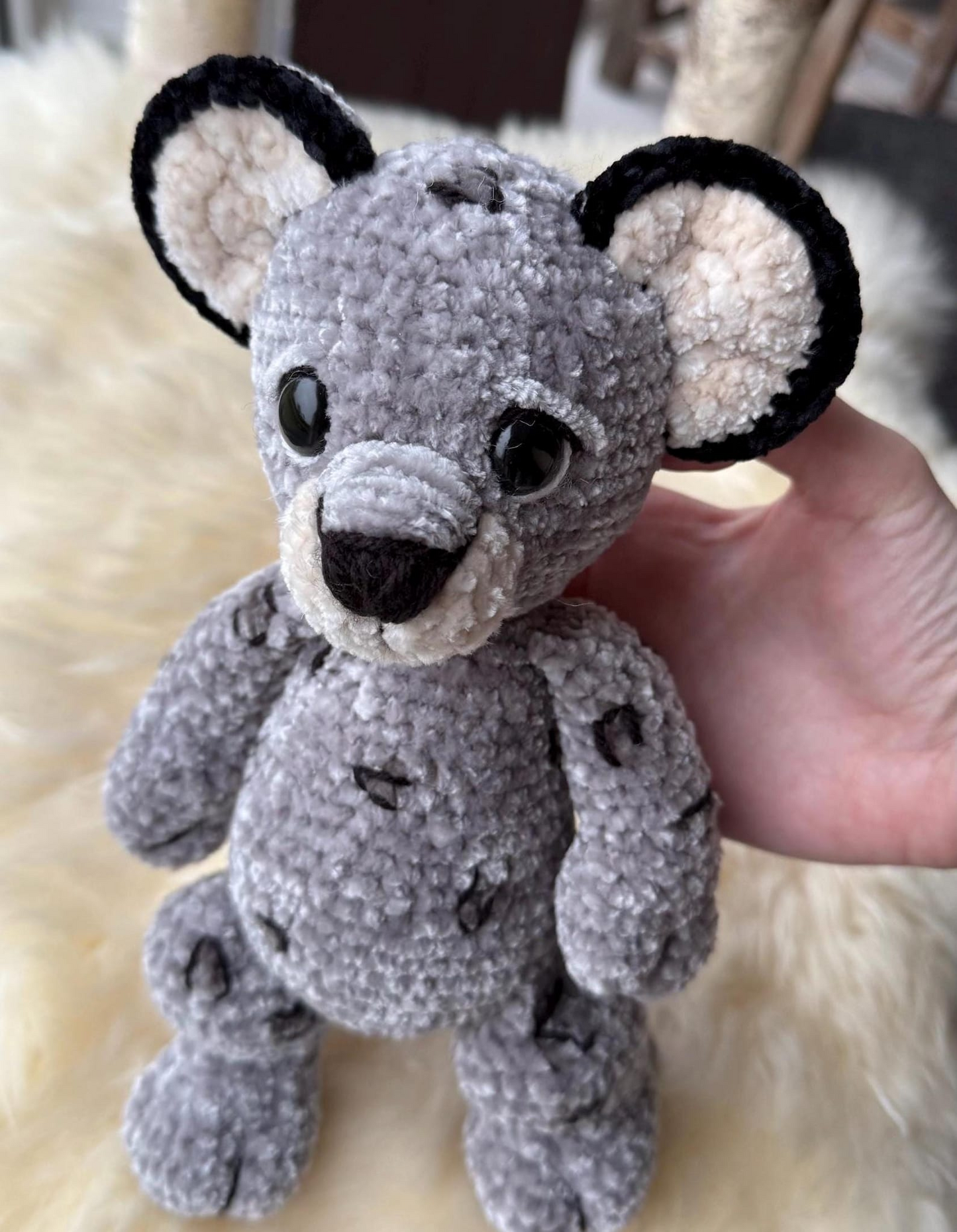 Cleo the cheetah & Suki the snow leopard Crochet Pattern