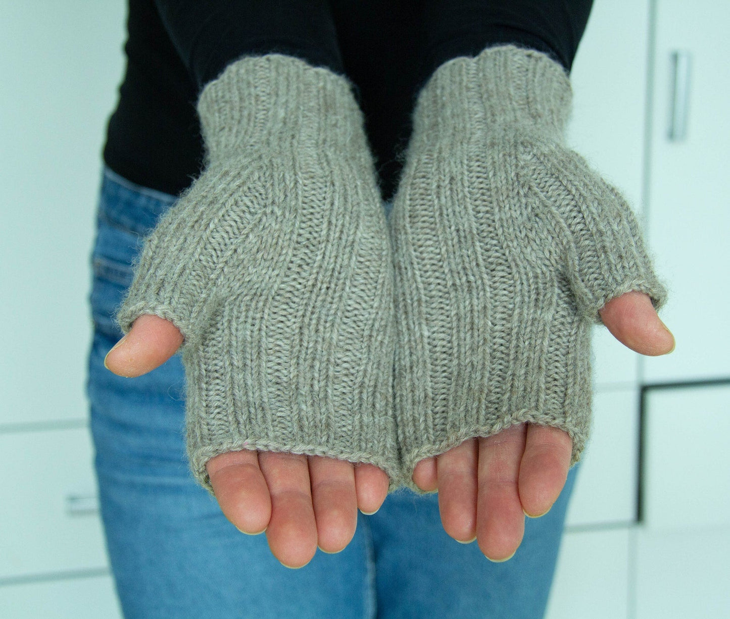 Ribbed Mitten Knitting Pattern