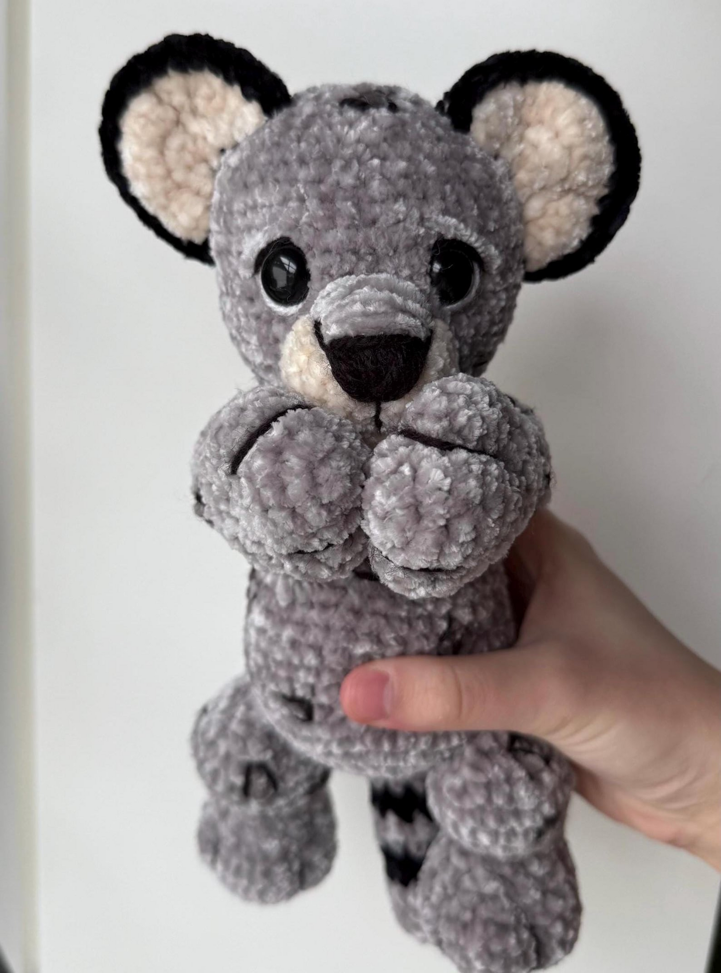 Cleo the cheetah & Suki the snow leopard Crochet Pattern